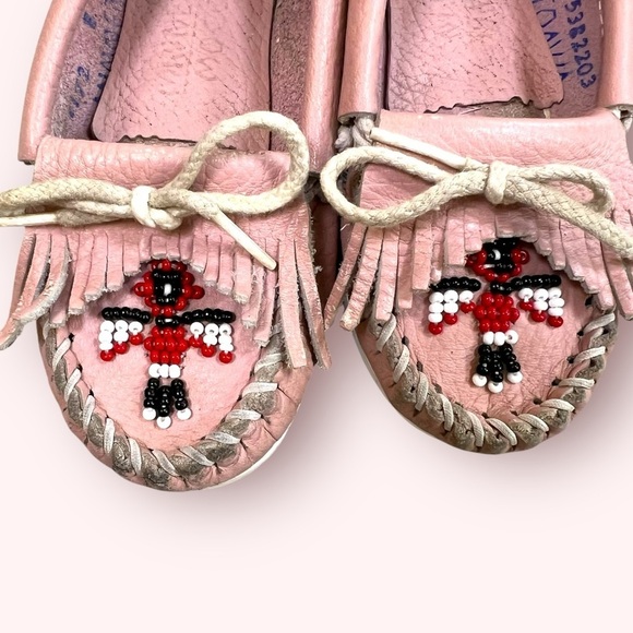 MINNETONKA Kids Pink Leather Moccasins with Fringe and Beading Size 8 - Picture 2 of 8